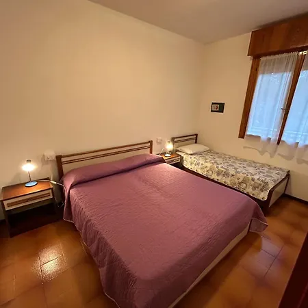 Azzurro Via Livenza 1 Apartment *